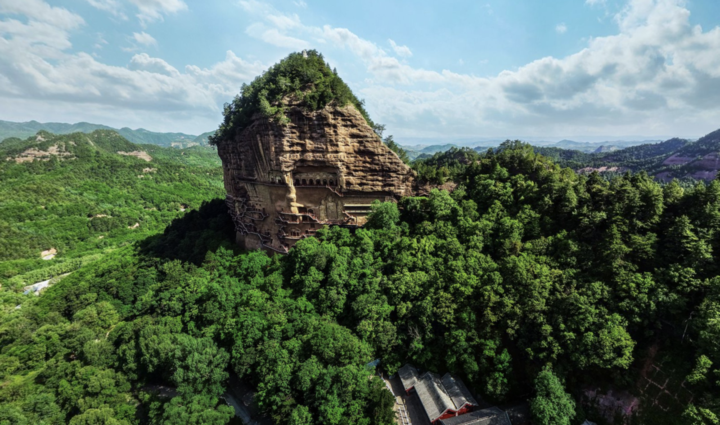 麦积山石窟　图片来源：麦积山石窟艺术研究所官网