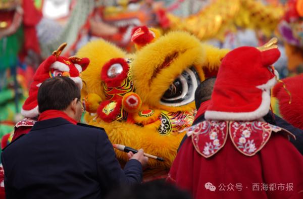 今天，西宁社火集中巡游全网刷屏！