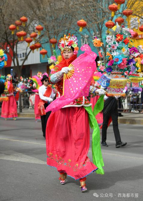 今天，西宁社火集中巡游全网刷屏！