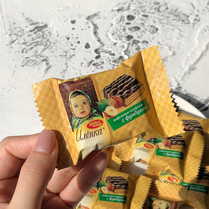俄罗斯进口爱莲巧巧克力威化饼干榛子榛仁大头娃娃牛奶零食250g