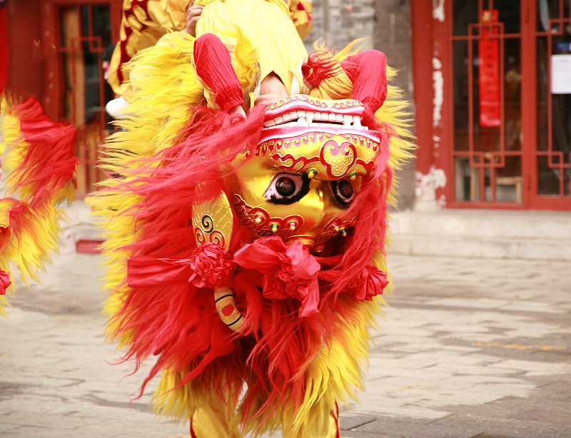 “倒挂金钟”（舞狮）图片下载