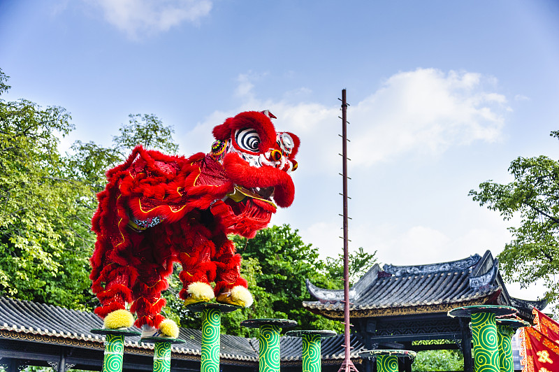 中国广东省佛山市祖庙景区的舞狮表演图片下载
