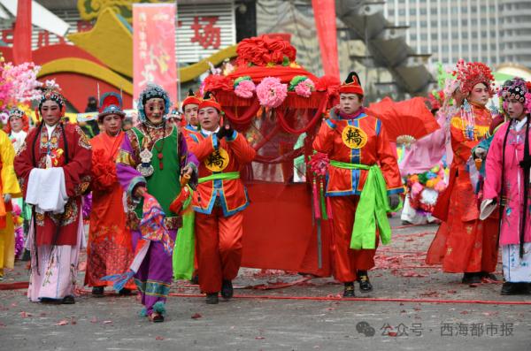 今天，西宁社火集中巡游全网刷屏！