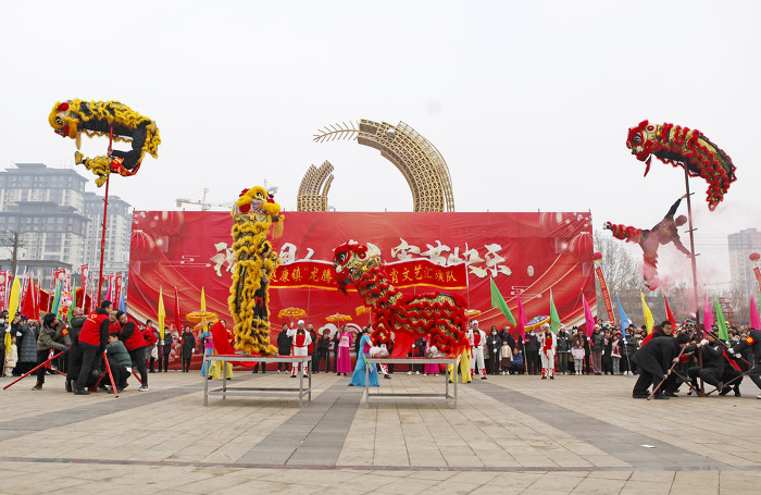 襄汾：多彩社火“闹”元宵-43742.jpg