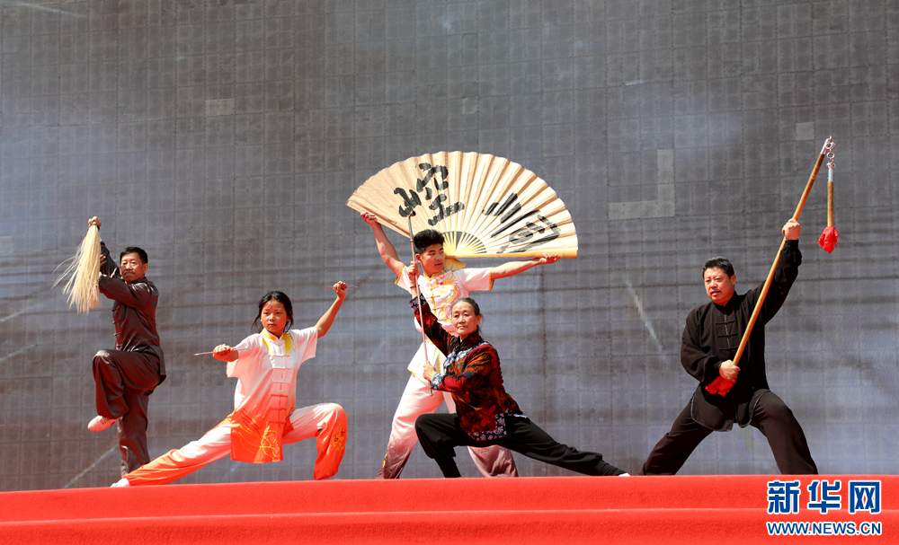 崆峒武术表演　新华网（王生元　摄）