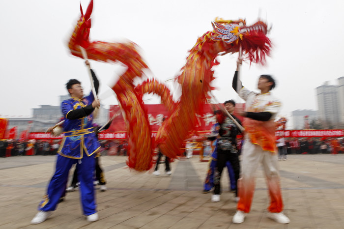 襄汾：多彩社火“闹”元宵-43746.jpg